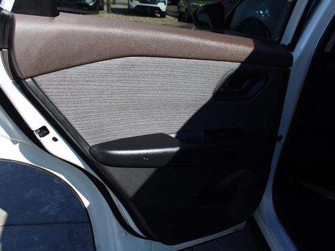 Used 2023 Nissan Rogue S image 25