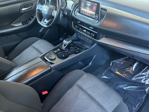 Used 2025 Nissan Rogue SV AWD/4WD image 16