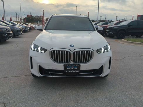 Used 2025 BMW X5 xDrive50e image 3