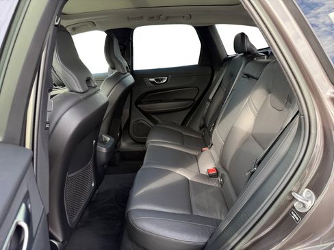 Used 2023 Volvo XC60 B5 Plus AWD/4WD image 16