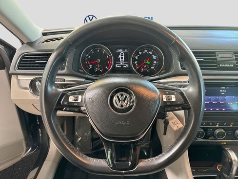 Used 2018 Volkswagen Passat 2.0T R-Line FWD image 28