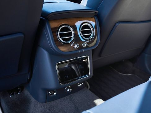 Used 2021 Bentley Bentayga image 48