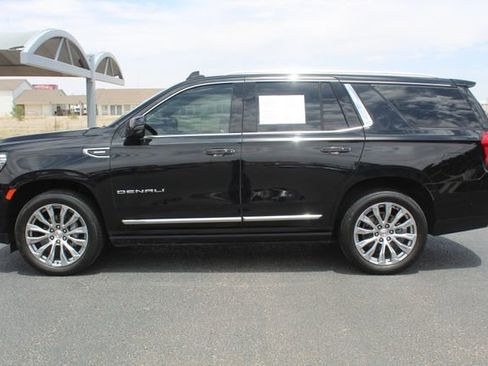 Used 2023 GMC Yukon Denali w/ Denali Reserve Package RWD image 9