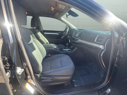 Used 2019 Toyota Highlander LE FWD image 26