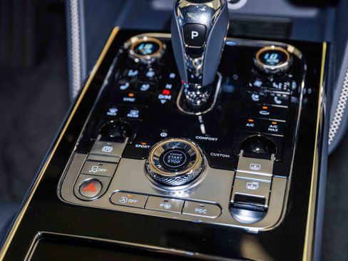 Used 2024 Bentley Flying Spur V8 image 43