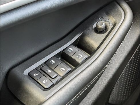 Used 2025 Jeep Grand Cherokee Limited w/ Luxury Tech Group II image 24