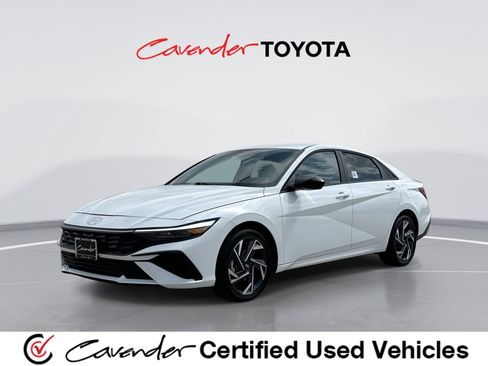 Used 2025 Hyundai Elantra SEL FWD image 1