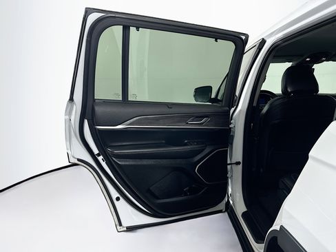 Used 2022 Jeep Grand Cherokee L Limited w/ Luxury Tech Group II image 25