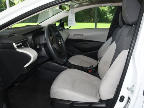 Used 2022 Toyota Corolla LE image 7