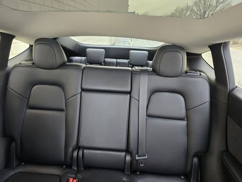 Used 2023 Tesla Model Y Long Range image 36