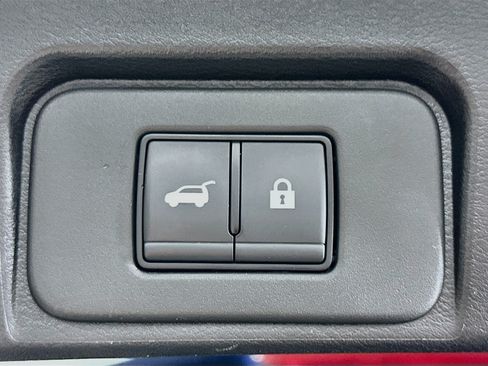 Used 2025 Nissan Rogue SV FWD image 28
