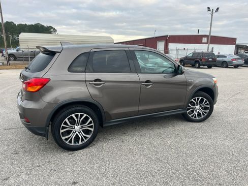 Used 2018 Mitsubishi Outlander Sport ES image 9