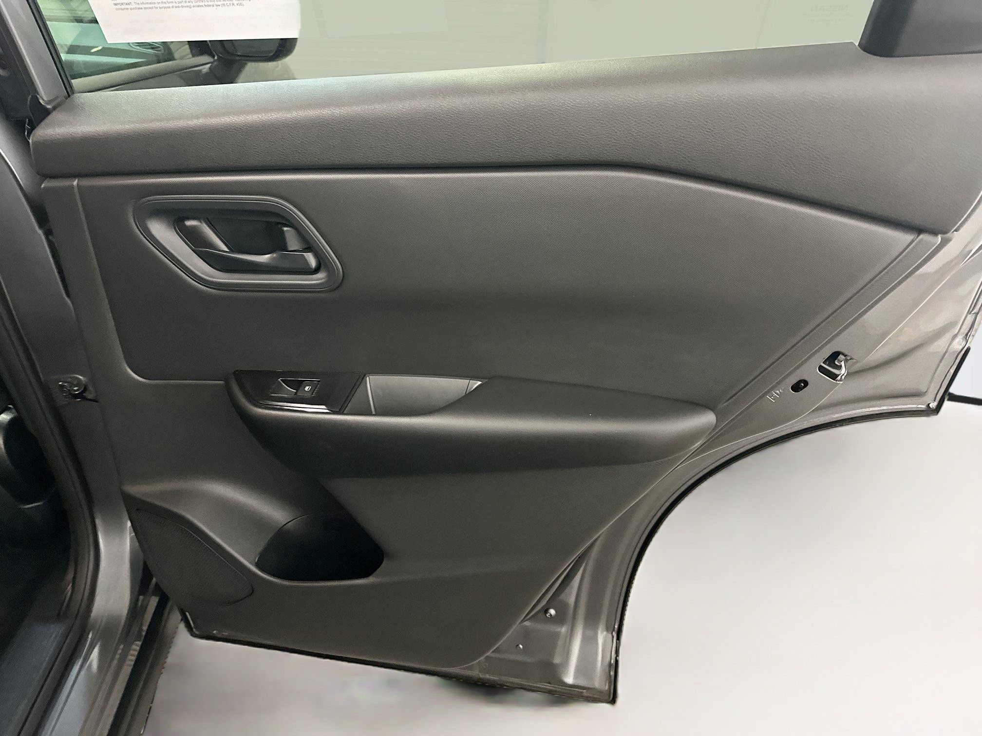 Used 2025 Nissan Rogue S AWD/4WD image 30