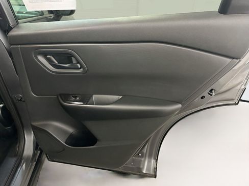 Used 2025 Nissan Rogue S AWD/4WD image 30