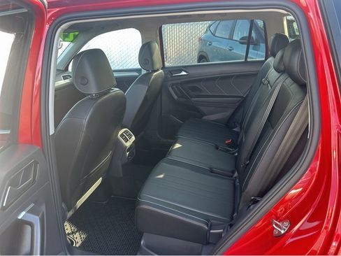 Used 2022 Volkswagen Tiguan SE image 17