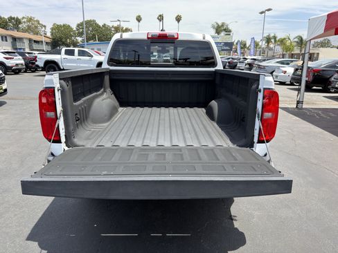 Used 2016 Chevrolet Colorado LT w/ LT Convenience Package RWD image 16
