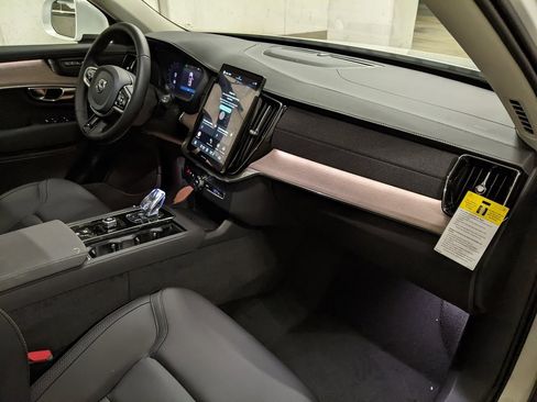 New 2025 Volvo XC90 T8 Plus w/ Protection Package Premier image 21