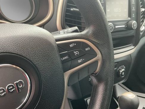 Used 2016 Jeep Cherokee Sport FWD image 20