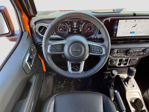 Used 2025 Jeep Wrangler Sahara image 22