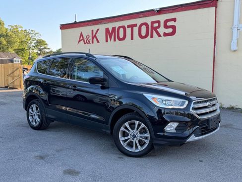 Used 2017 Ford Escape SE w/ Equipment Group 201A AWD/4WD image 1