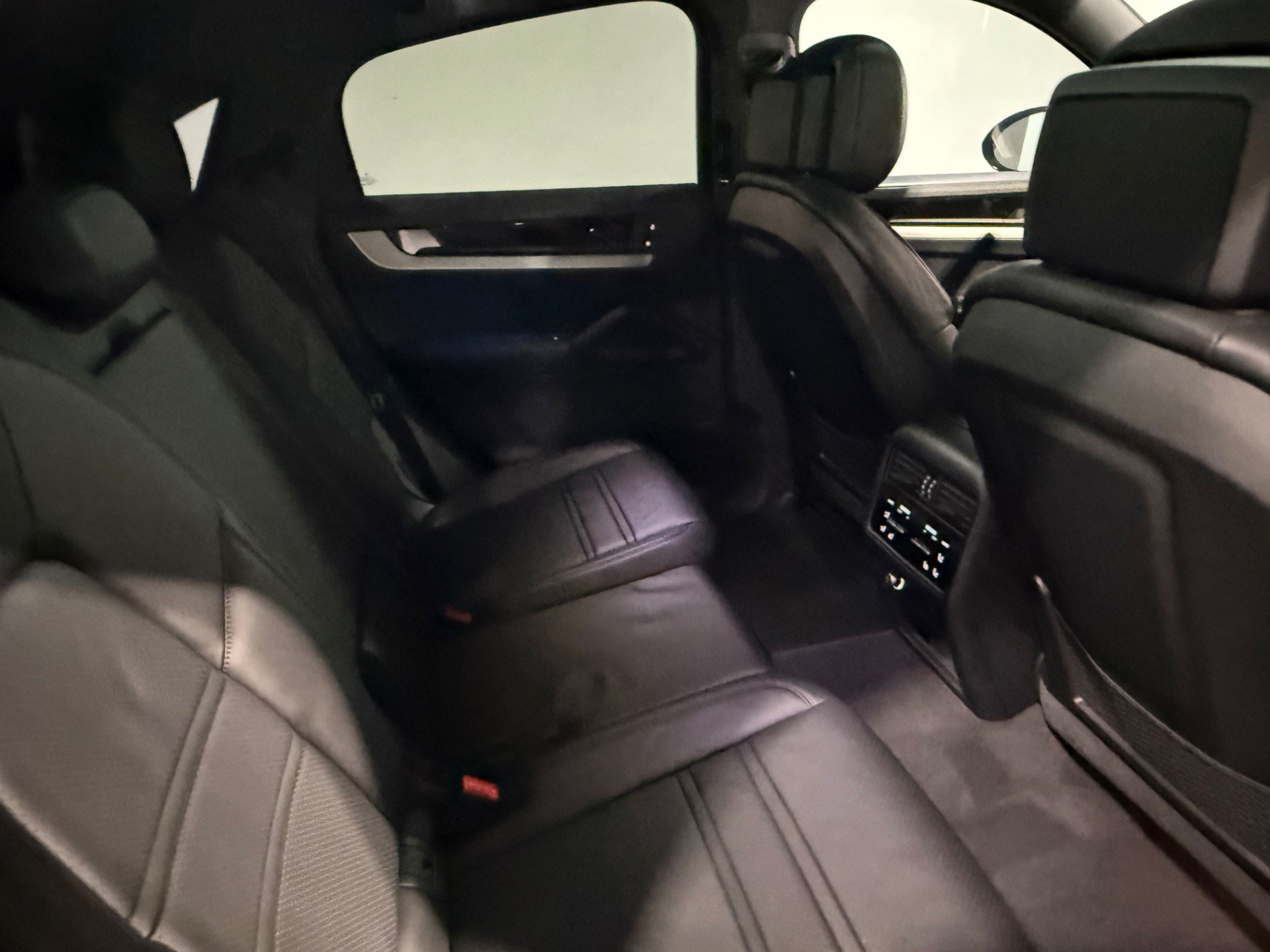 Used 2024 Porsche Cayenne Coupe AWD/4WD image 54