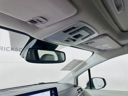Used 2023 Toyota Sienna XLE image 18