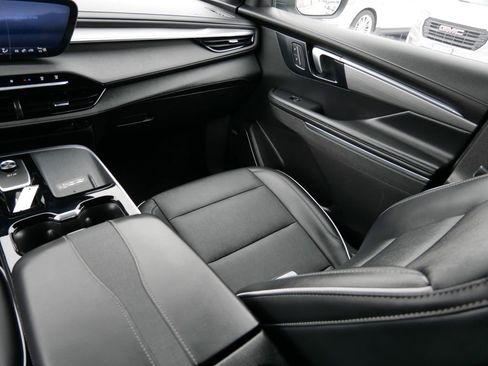 Used 2025 Buick Enclave Preferred image 15