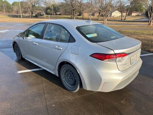 Used 2024 Toyota Corolla LE image 3