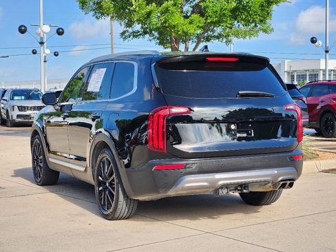 Used 2022 Kia Telluride SX w/ SX Prestige Package image 3