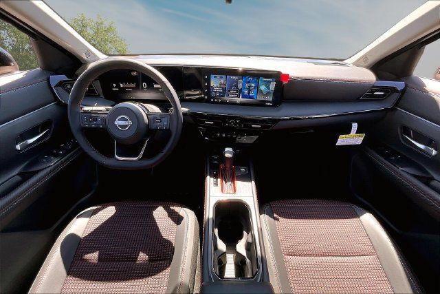 New 2027 Nissan Kicks SR FWD image 3