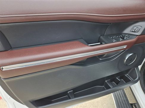 Used 2024 Ford Expedition Limited image 14