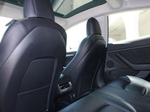Used 2022 Tesla Model 3 Long Range AWD/4WD image 31