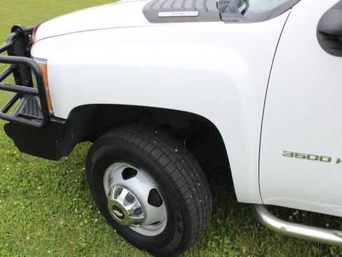 Used 2011 Chevrolet Silverado 3500 W/T AWD/4WD image 15