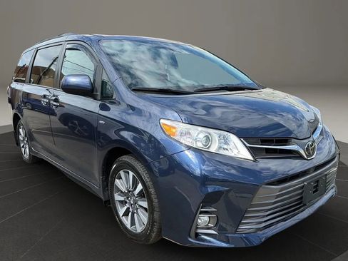 Used 2018 Toyota Sienna XLE AWD/4WD image 3