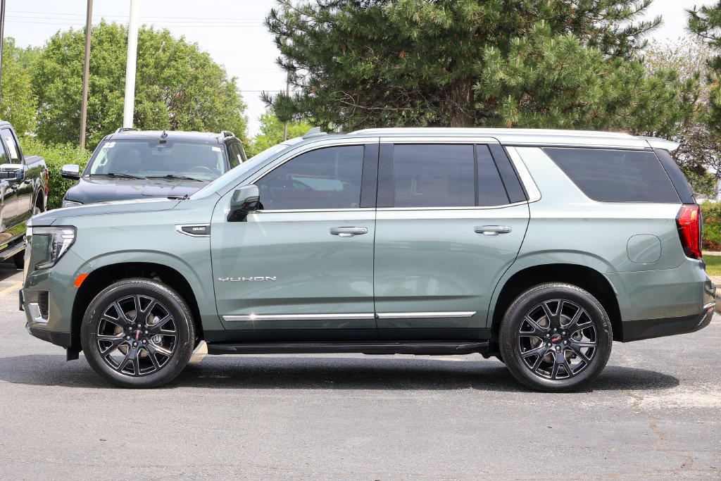 Used 2024 GMC Yukon SLT w/ SLT Luxury Package AWD/4WD image 27