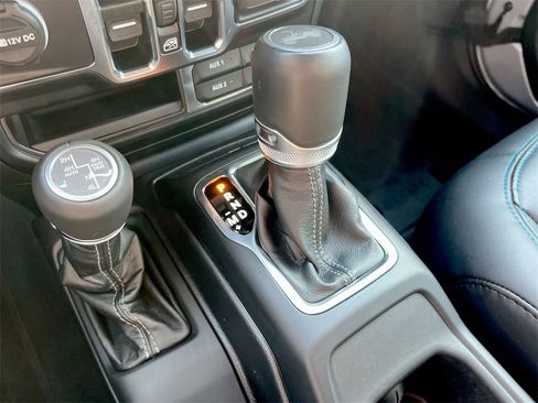 Used 2024 Jeep Wrangler High Altitude image 14