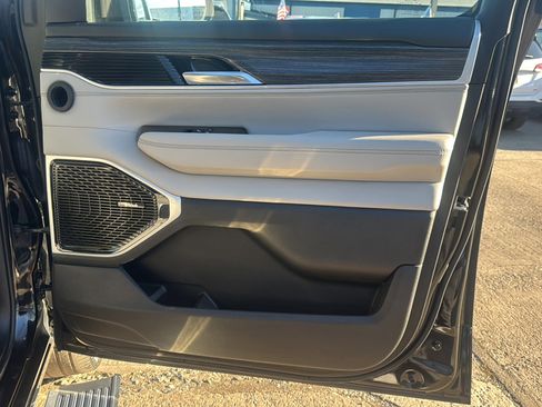 Used 2023 Jeep Wagoneer Series III w/ Premium Group I image 17