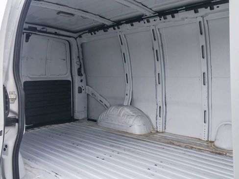Used 2008 Chevrolet Express 2500 RWD image 11