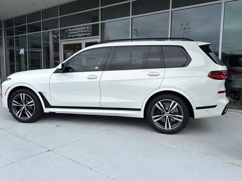Used 2023 BMW X7 xDrive40i w/ Executive Package image 3