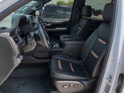 Used 2023 GMC Yukon AT4 w/ Technology Package AWD/4WD image 13