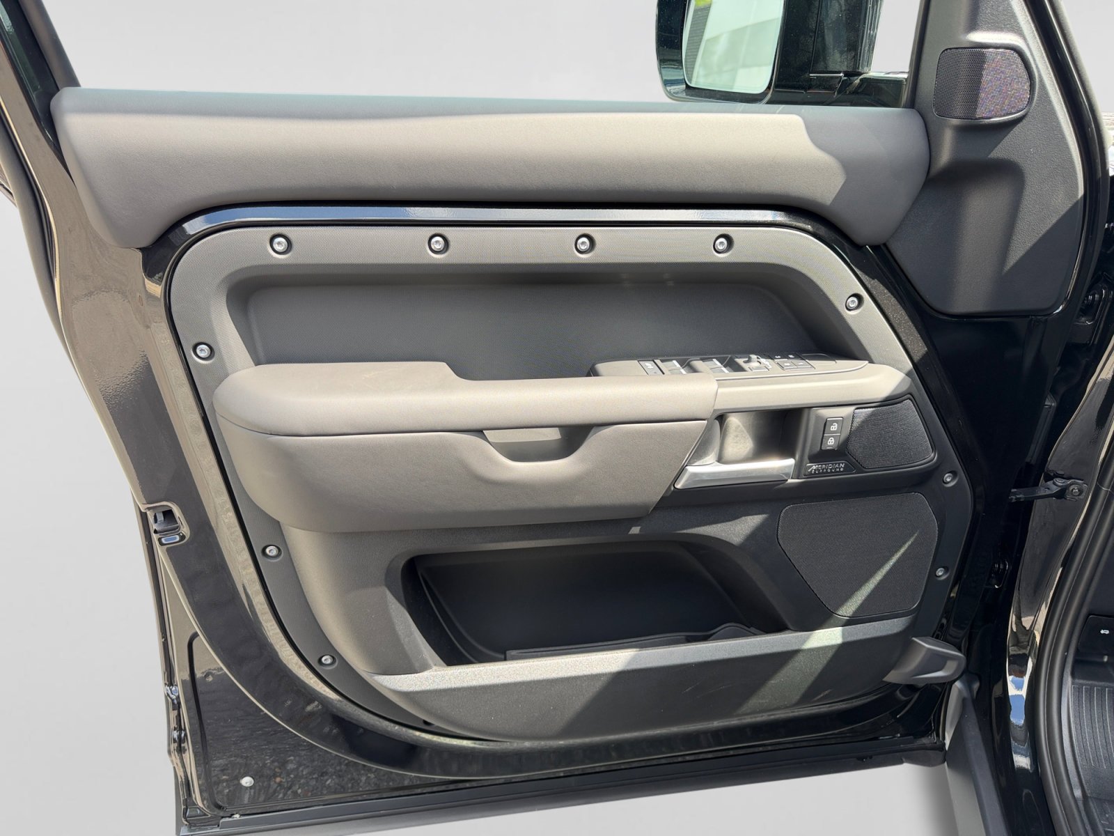 New 2026 Land Rover Defender 110 X-Dynamic SE AWD/4WD image 12