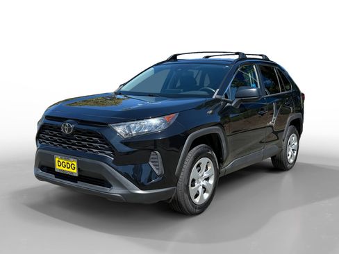 Used 2019 Toyota RAV4 LE FWD image 1