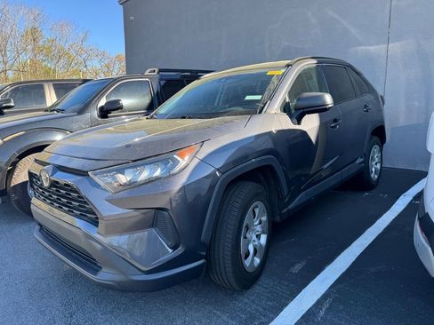 Used 2020 Toyota RAV4 LE image 9