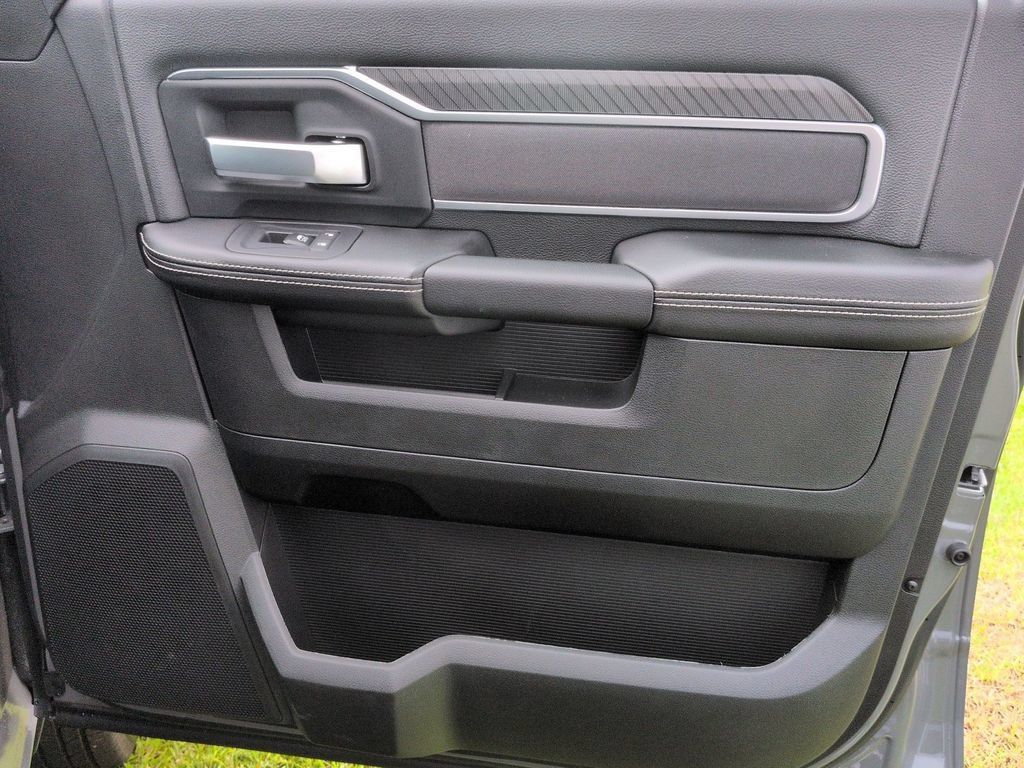 New 2026 RAM 3500 Big Horn AWD/4WD image 32