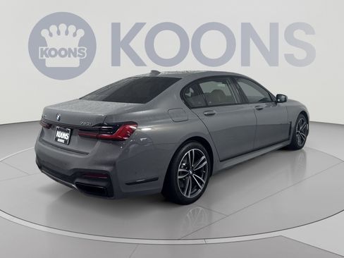 Used 2022 BMW 750i xDrive w/ Executive Package AWD/4WD image 7