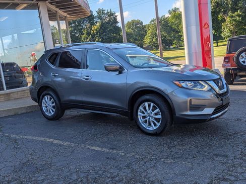 Used 2018 Nissan Rogue SV w/ Sun & Sound Touring Package AWD/4WD image 10