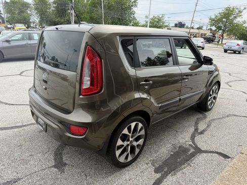 Used 2013 Kia Soul ! FWD image 9