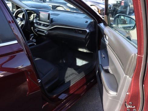 Used 2024 Nissan Altima 2.5 SV image 15