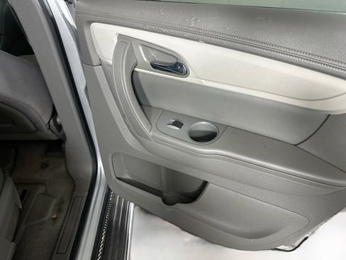Used 2015 Chevrolet Traverse LS image 29