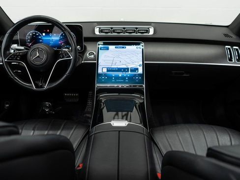 Used 2022 Mercedes-Benz S 500 4MATIC w/ AMG Line Package image 9